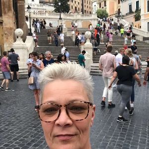 Meet your Posher, Linda